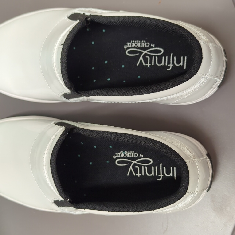 Infinity Rush in Clean Sheen White - Picture 2 of 3